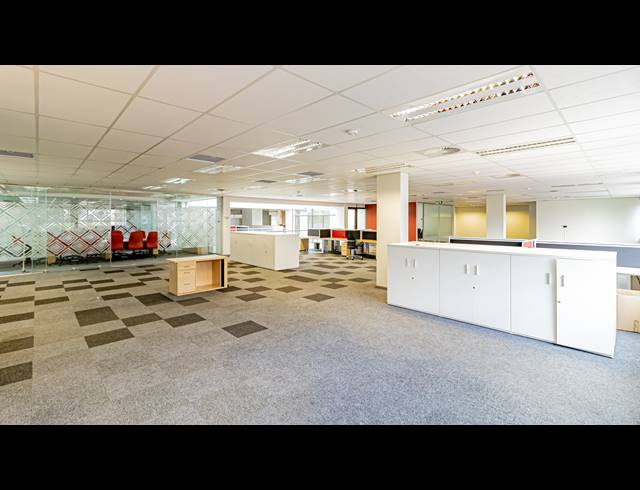 3,558M² OFFICE TO LET IN FERNDALE